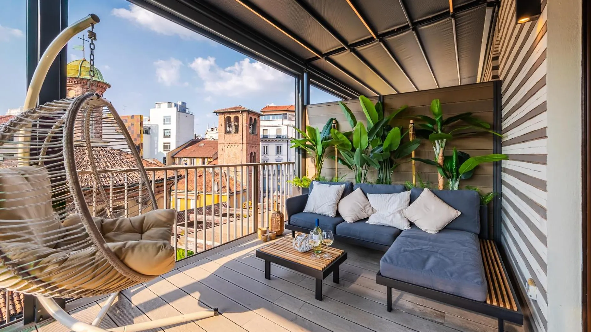 Terrazza Con Jacuzzi E Vista Iconica Sul Duomo Apartment Milan Italy