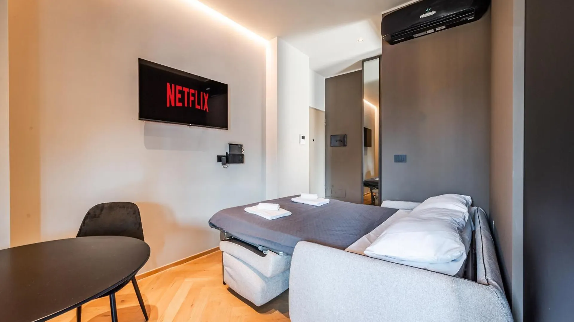 Terrazza Con Jacuzzi E Vista Iconica Sul Duomo Apartment Milan